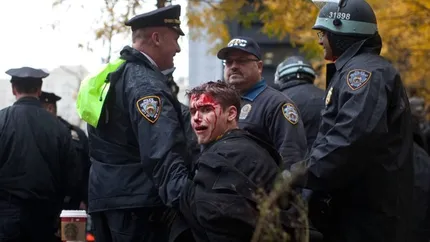 The Washington Post: Romanul Brandon Watts, arestat si plin de sange la Occupy Wall Street