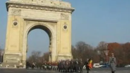 Circa 7.000 de persoane au asistat la parada militara de la Arcul de Triumf