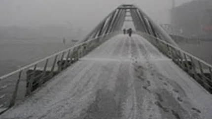 Aproape 50 de drumuri sunt inchise. Lista restrictiilor de trafic