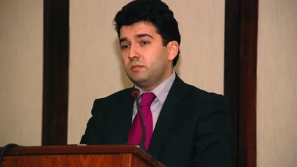 Voinea catre Basescu: Vreti sa scapati de deficitul la pensii, renuntati la cele private obligatorii