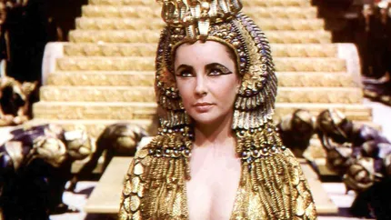 Capa aurie purtata de Elizabeth Taylor in Cleopatra, scoasa la licitatie