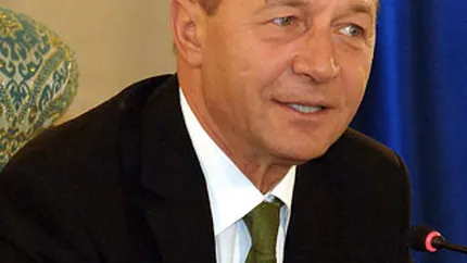 Basescu catre romanii din Chicago: Romania nu poate plati salarii ca in SUA
