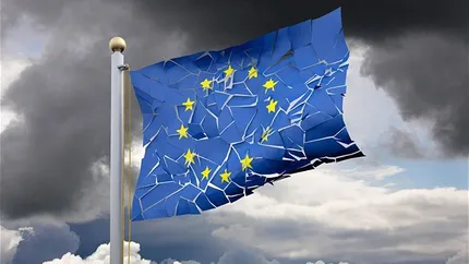 Zona euro se clatina, pietele sunt incremenite. Cine va lua fraiele?