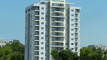 Adama intra in a doua faza de constructie a ansamblurilor din Titan