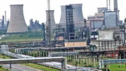 Protest la Divizia Petrochimica Bradu. Licitatia pentru bunurile unitatii, amanata