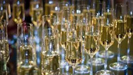 Cat costa sampania facuta manual in Romania si lansata de Ziua Nationala