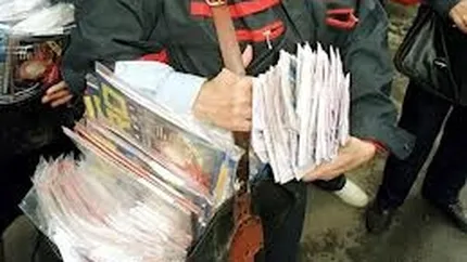 Zeci de angajati ai Postei au pichetat Prefecturile