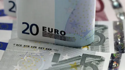 Precauta pe timp de criza, populatia economiseste tot mai mult la banci