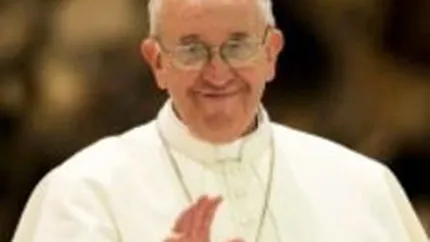 Papa Francisc, pe Twitter: Continuati sa va rugati pentru mine