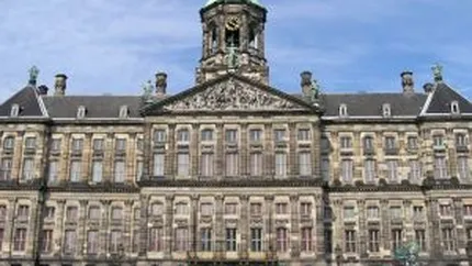 Willem-Alexander devine rege al Olandei prin abdicarea reginei Beatrix