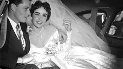 Rochia de mireasa pe care Liz Taylor a purtat-o la prima nunta, scoasa la licitatie