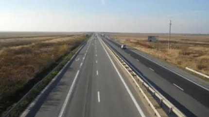 Autostrada Arad-Timisoara, deschisa in decembrie 2011, este reasfaltata pe toata lungimea