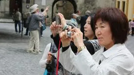 ANAT: Un turist chinez asteapta si 60 de zile sa obtina viza pentru Romania