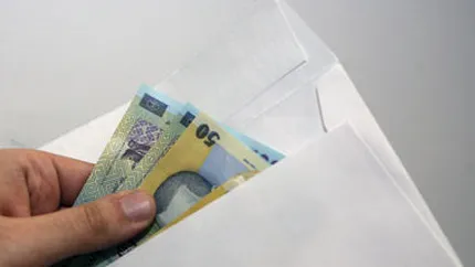 Cati romani sunt platiti la plic