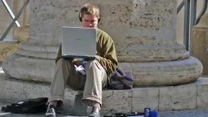 Roboti-jurnalisti: Associated Press apeleaza la tehnologia automatizata pentru scrierea de articole