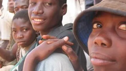 Voluntar roman in Africa: Populatia e fara aparare in fata Ebola