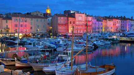 Coasta de Azur: Cat cheltuiesc romanii pe viata de noapte din Saint Tropez