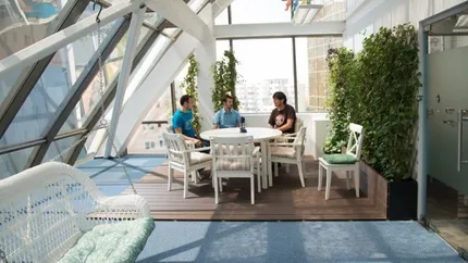 Zitec si-a echipat biroul cu balansoare, hamace, taverna si un yacht (Foto)