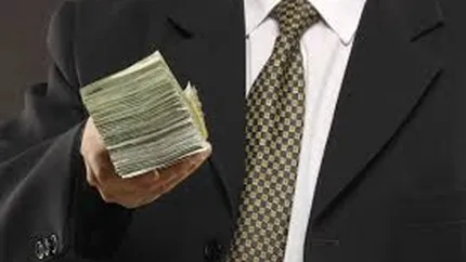 Cat castiga anual directorii executivi din Romania