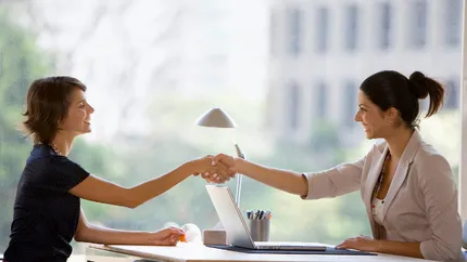 5 moduri de a-i impresiona pe ceilalti la un nou loc de munca