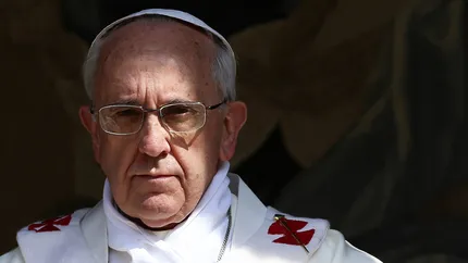 Papa Francisc despre atacul din Franta: Daca un prieten spune lucruri rele despre mama mea, ii pot da un pumn, e normal