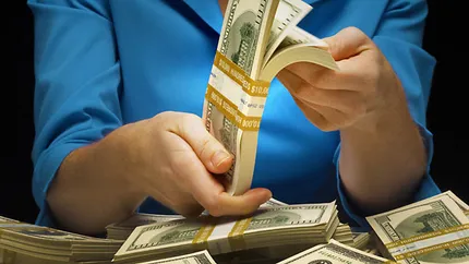 Ban la ban trage: Peste jumatate din averea globala va fi detinuta in 2016 de cei mai bogati 1% dintre oameni