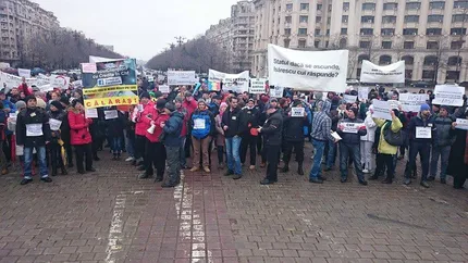 Isarescu dictator, avocatul bancilor: Protest al clientilor cu credite in CHF la Casa Poporului (Video)