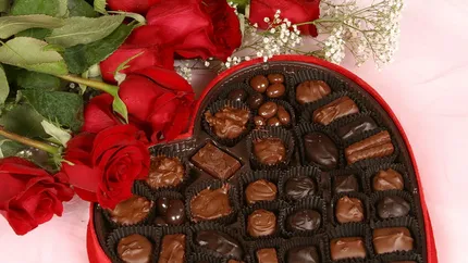 Flori sau ciocolata? Ce apreciaza femeile mai mult