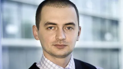 Efecte mixte ale aprecierii dolarului: carburantii se scumpesc, produsele din zona euro se ieftinesc