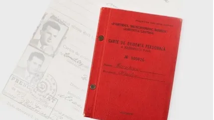 Carnetul de partid al lui Ceausescu, adjudecat cu 2.000 euro la licitatie