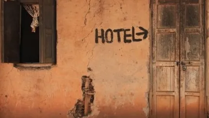 Proiectul legii turismului prevede sanctiuni pentru proprietarii de hoteluri in paragina