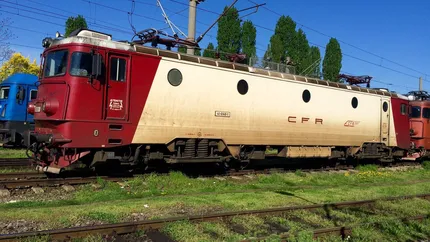 Prima locomotiva pictata cu motive traditionale va pleca in iulie din Bucuresti spre Constanta
