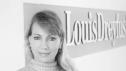 Tarina Frantei: A ramas orfana la 7 ani si acum detine o avere de peste 6 mld. dolari