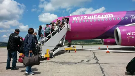 Situație critică în Otopeni! Revolta pasagerilor Wizz Air continuă. „Mi-am luat și oul să ciocnesc în avion și n- am apucat să urc”