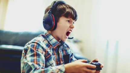 Jocurile video pot provoca decesul la unii copii. Avertismentul specialiștilor