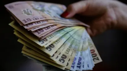 FOTO: Vin bani de la stat, pentru cei mai săraci dintre români. Cum arată cardurile de energie