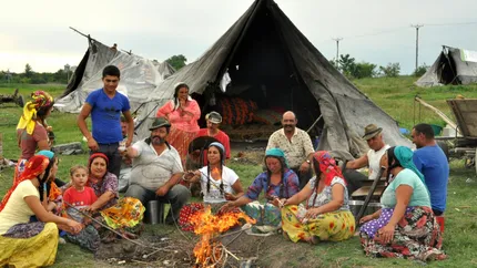 80% dintre romii din Europa duc o viață mizerabilă. Marginalizarea, privarea de drepturi și discriminarea sunt la ordinea zilei
