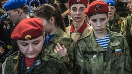 Kremlinul va introduce cursuri obligatorii de pregătire militară în școli. După înfrângerile recente din Ucraina, Rusia pregătește viitoarea generație de soldați