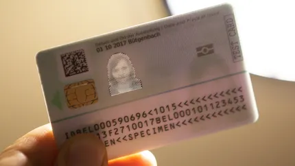 De anul viitor și bucureștenii ar putea avea carte de identitate electronică. Proiectul pilot a fost deja început în Cluj unde au fost emise peste 5000 de acte