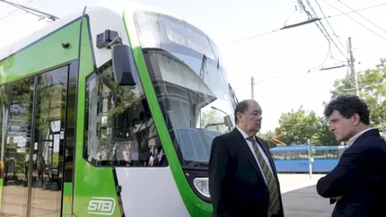 Bucureștenii nu vor circula cu noile tramvaie nici în 2022. Cum s-a ajuns la acest blocaj. Patronul Astra Arad amenință cu avocații