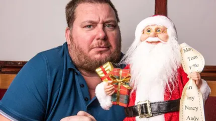 Există și frica de Crăciun: un englez are atacuri de panică atunci când vede jucăriile cu Moș Crăciun și decorațiunile de sezon