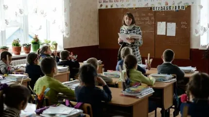 Copiii români sunt foarte afectați de criza socială! Salvaţi Copiii România atrage atenţia asupra sărăciei educaţionale