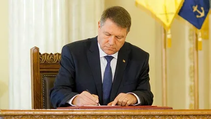 Este oficial. Președintele Klaus Iohannis a promulgat azi legea bacșișului. Acesta va fi trecut pe nota de plată