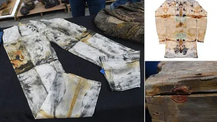 Un lot de blugi și cămăși vechi de 165 de ani, găsite într-o epavă, a fost vândut cu aproape 1 milion de dolari la o licitație