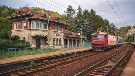 Cât o să faci cu trenul între București și Brașov? După modernizarea segmentului Predeal-Brașov cursa ar putea dura mai puțin de 2 ore!