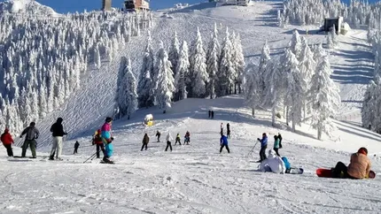 Este vremea de schiat! Ultimul weekend în care românii se mai pot bucura de atmosfera de iarnă pe pârtiile de la munte.