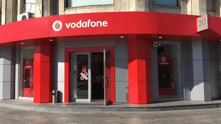 Val de concedieri la Vodafone. Compania dă afară sute de angajați pentru a reduce costurile