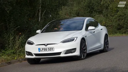5.000 de euro pentru o Tesla. Care sunt motivele pentru care se vinde și de ce costă atât de puțin