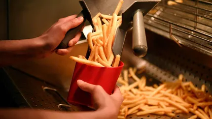 McDonald's Franța înlocuiește cartofii prăjiți cu alte legume. Morcovul sau păstârnacul vor ocupa spațiul rămas gol din meniurile celui mai cunoscut fast-food