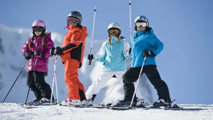Vacanța de schi a copiilor a dublat numărul rezervărilor la cazare în România, față de anul trecut. Cât au cheltuit românii